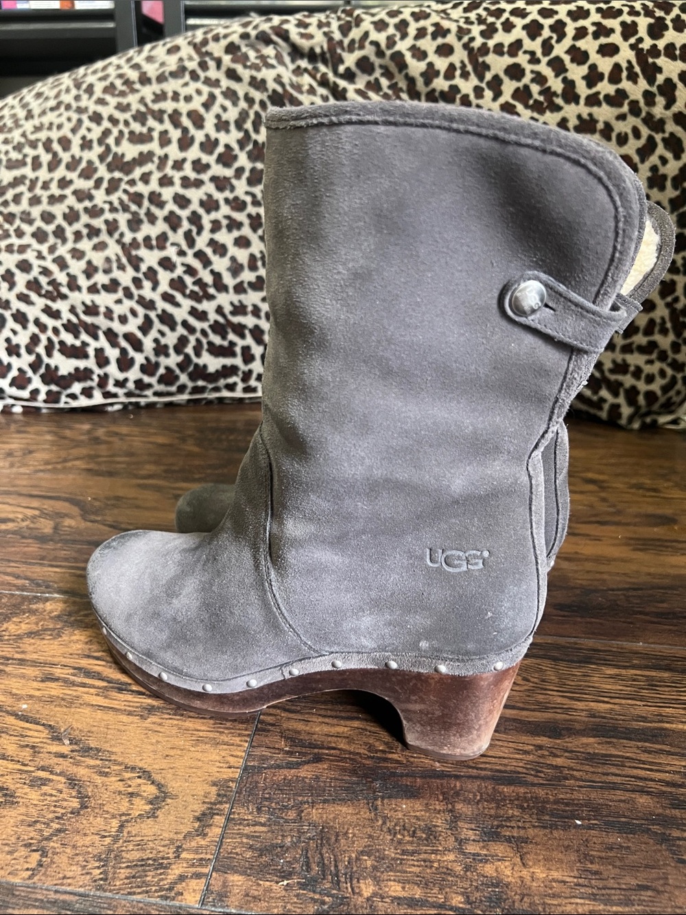 UGG Lynne’s gray suede heeled boots size 8